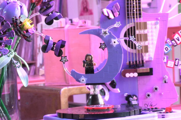 Dans les Lego Olivia Rodrigo, chaque brique peut cacher un indice que les fans voudront examiner de très près