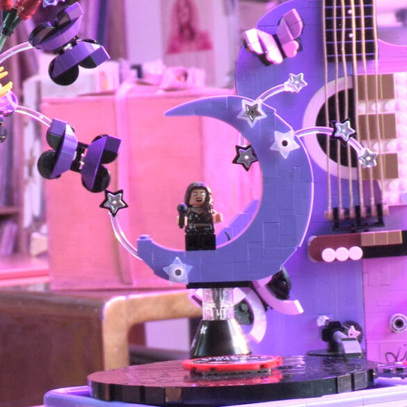 Dans les Lego Olivia Rodrigo, chaque brique peut cacher un indice que les fans voudront examiner de très près