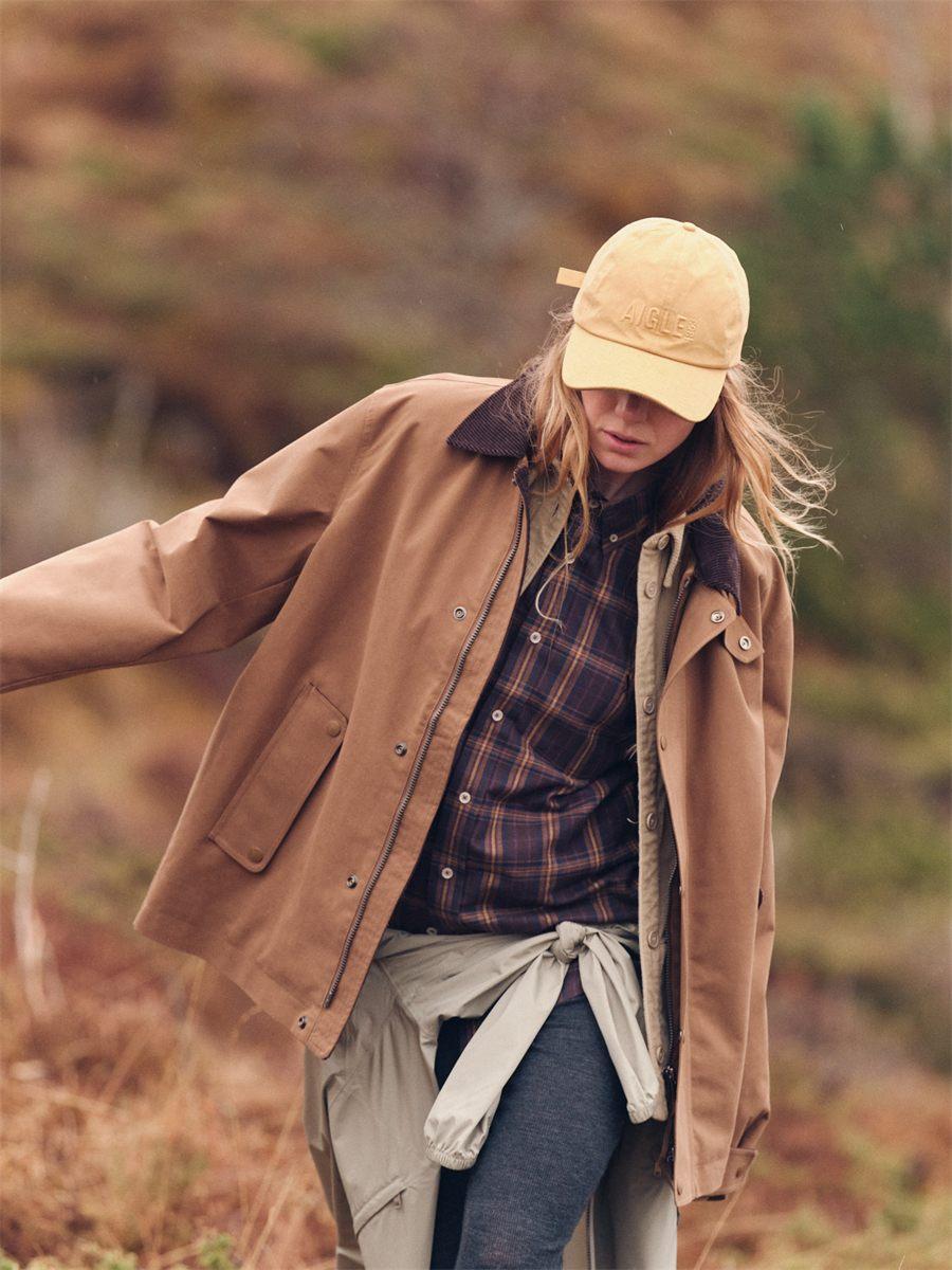 Chemise à carreaux et casquette de la collection Aigle Learning from the World