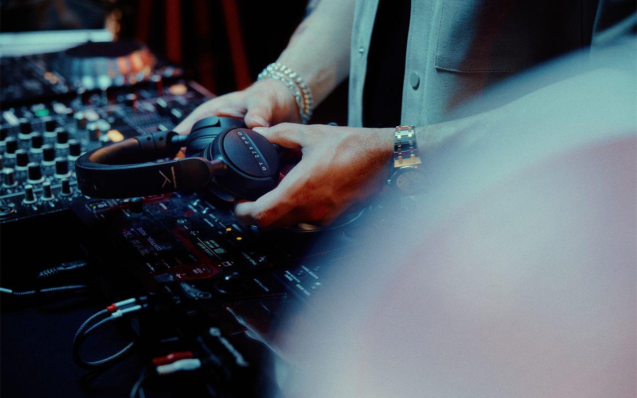 Réglage du casque Beyerdynamic DT 275 PRO sur une mixette DJ