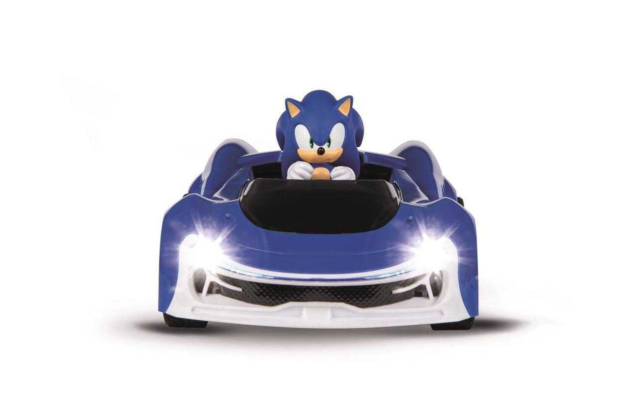 Carrera RC Sonic Racing CrossWorlds Sonic de face, phares LED allumés