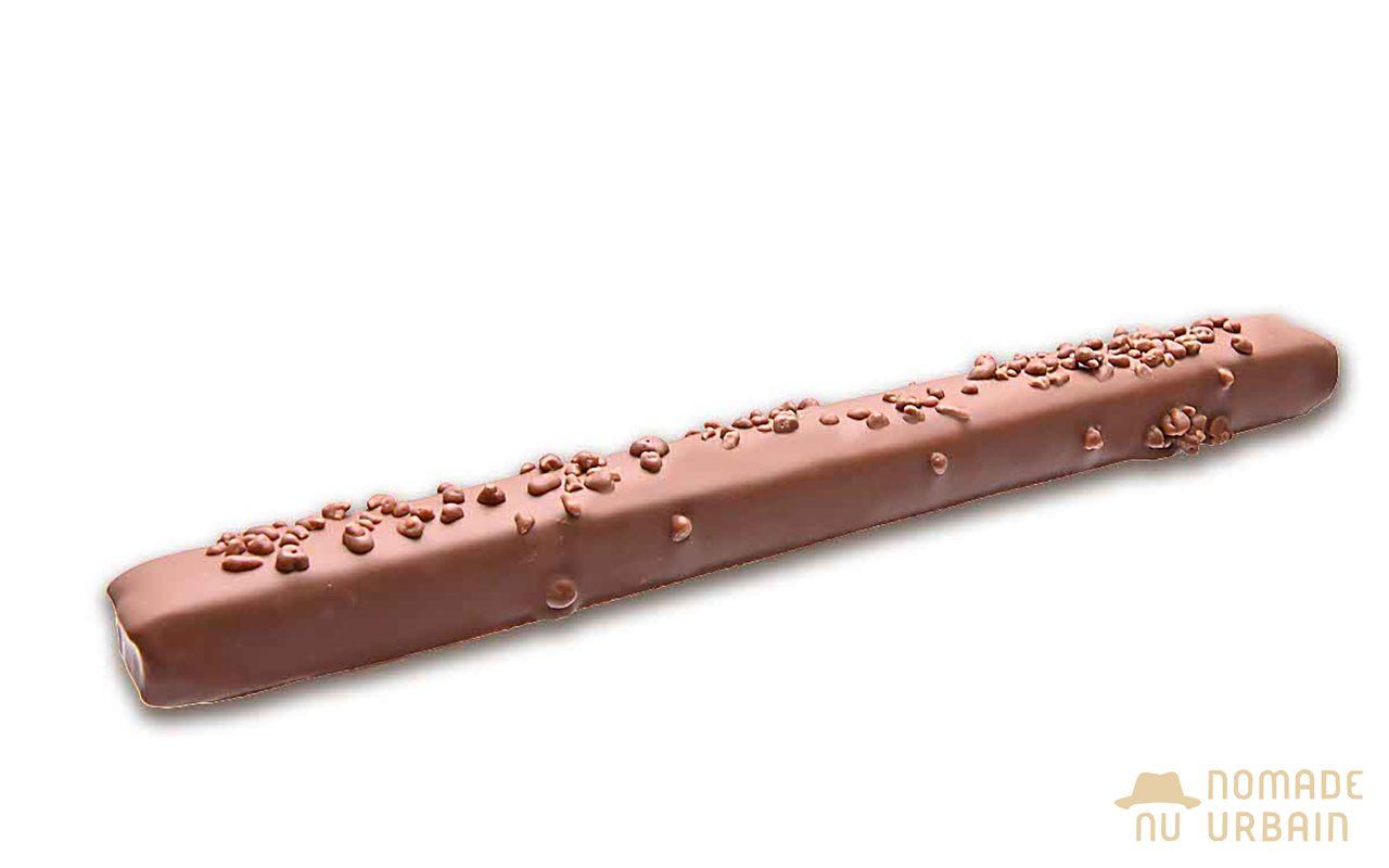 Tablette de chocolat façon pop-corn parsemée d'éclats de noisette