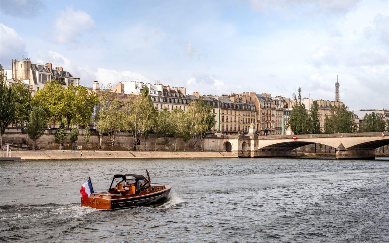 Avec le SAX Boat, l&rsquo;hôtel SAX Paris se prolonge au fil de l&rsquo;eau
