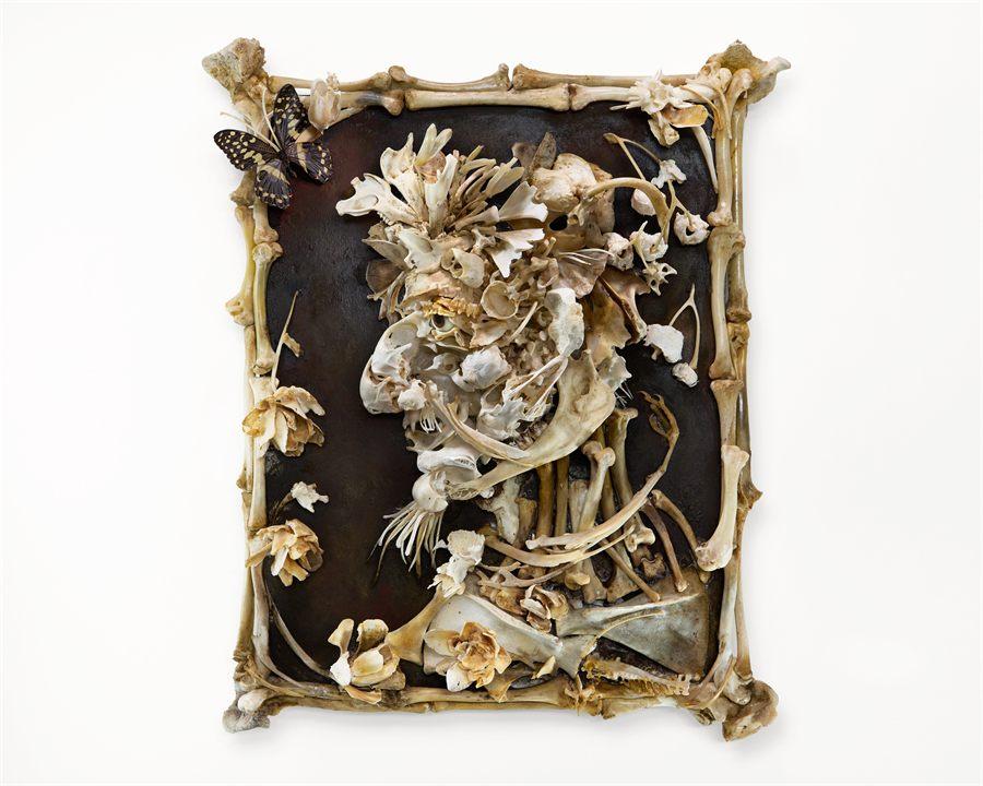 Le Dernier Souper d'Arcimboldo réinterprété en os et fleurs séchées par Corine Borgnet