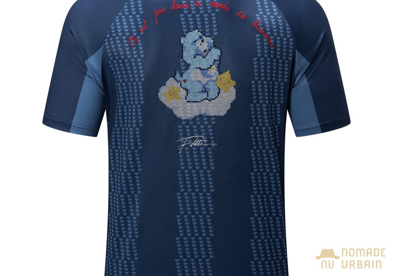 Broderie représentant un Bisounours au point de croix au dos d'un maillot Flotte