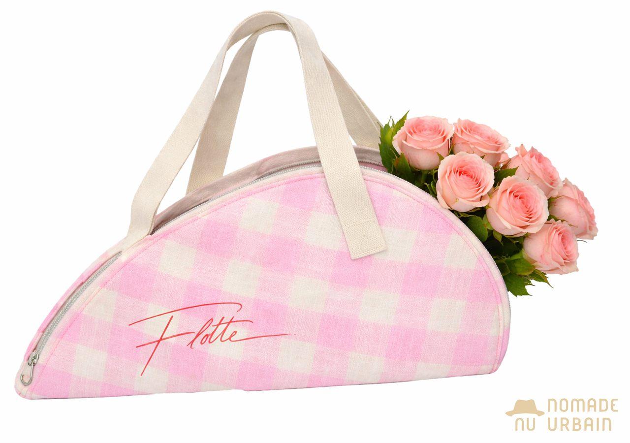 Flower Bag en vichy rose de la collection Flotte X Bisounours, garni de roses