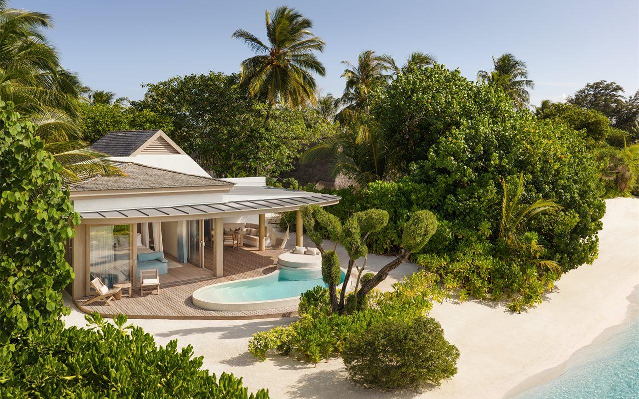 Vue aérienne de la Temptation Beach Pool Villa et sa piscine sur la plage