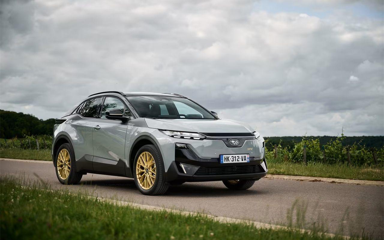 Subaru Uncharted pack ST-E, face avant et feux signature six étoiles
