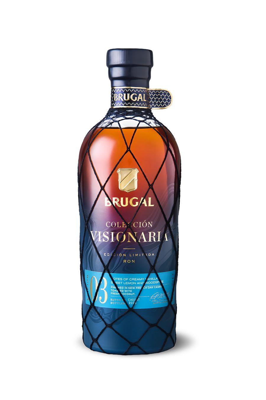 Bouteille du Brugal Coleccion Visionaria Edicion 03 et son filet de corde tresse