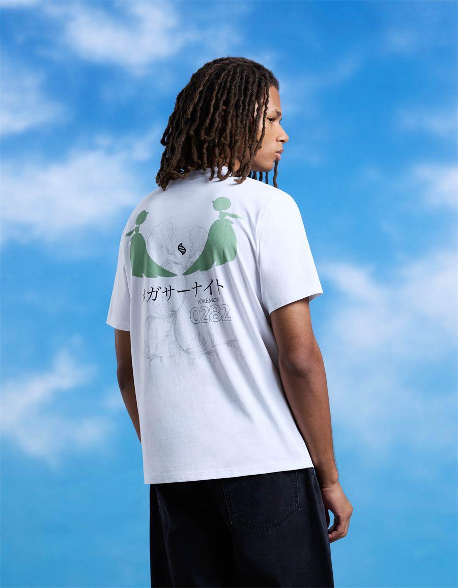Le même t-shirt Méga-Gardevoir au soleil, silhouette révélée en vert