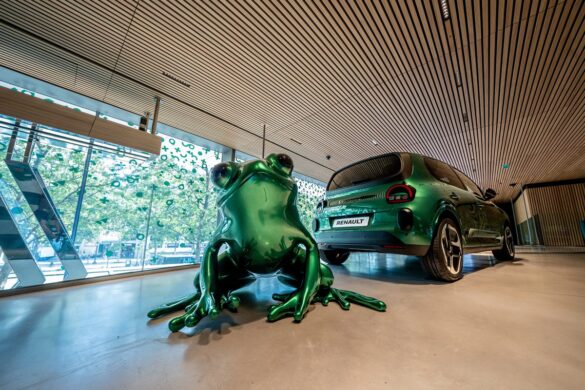 House of Frog : Twingo prolonge la fête tout l&rsquo;été sur les Champs-Élysées