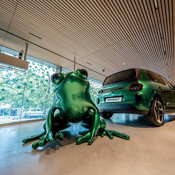House of Frog : Twingo prolonge la fête tout l&rsquo;été sur les Champs-Élysées