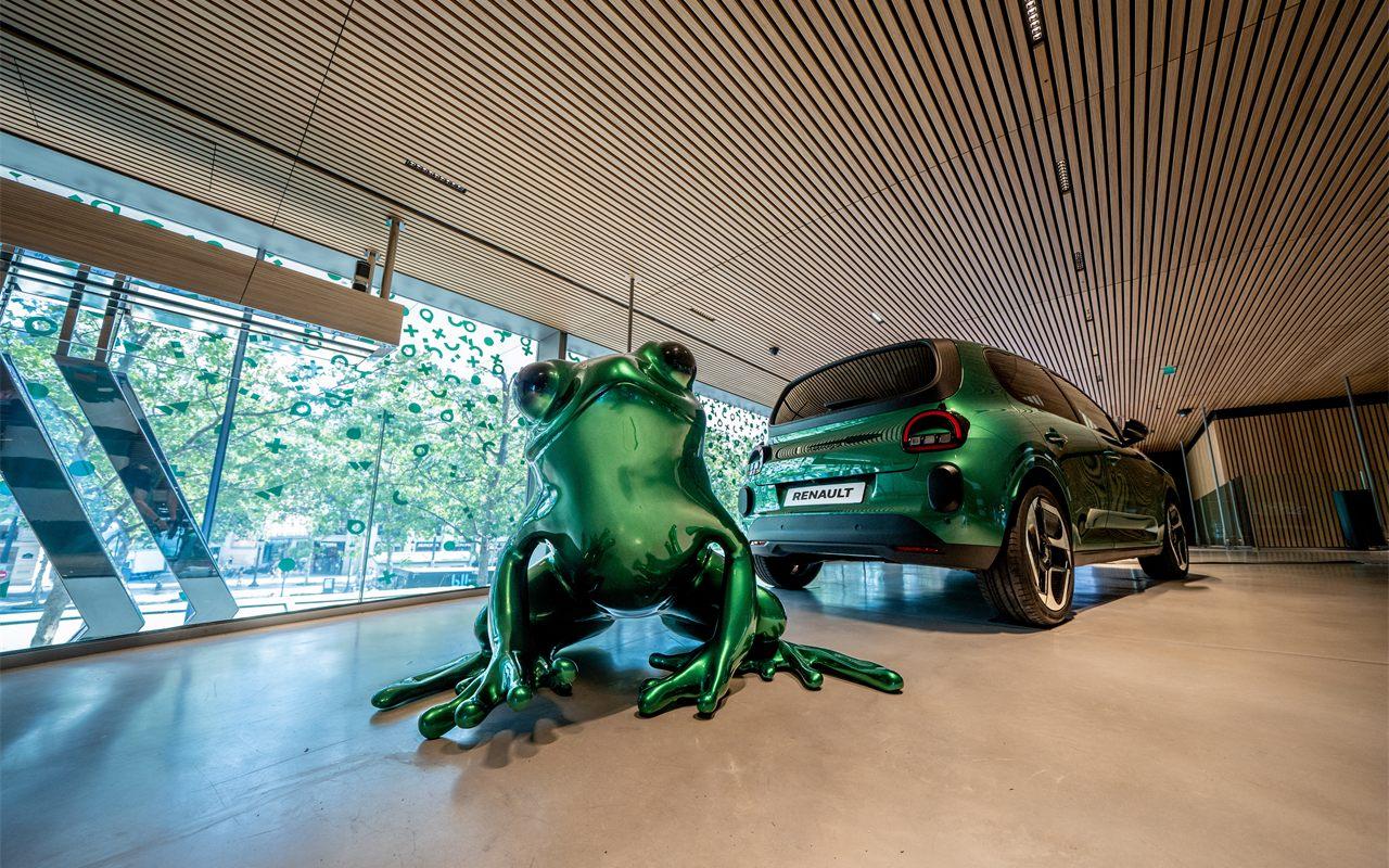 House of Frog : Twingo prolonge la fête tout l&rsquo;été sur les Champs-Élysées