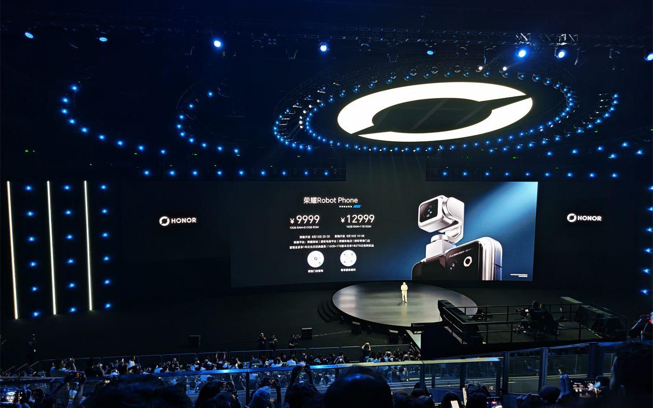 Le lancement du HONOR Robot Phone en Chine, avec les prix affichés à l'écran