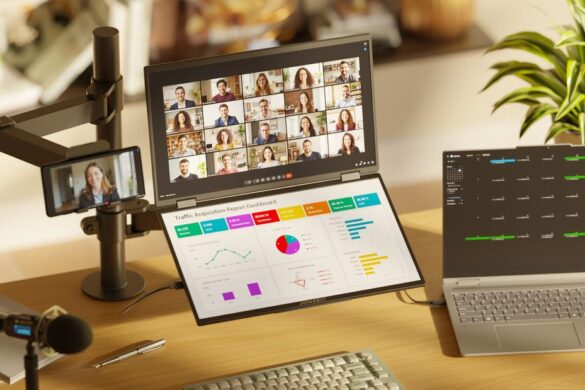 Où que vous soyez sur terre : en bord de mer, à la montagne, en terrasse, votre PC portable peut maintenant avoir jusqu&rsquo;à trois écrans