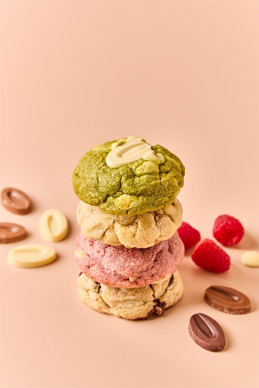 Pile de cookies colorés de la gamme La Fabrique Cookies