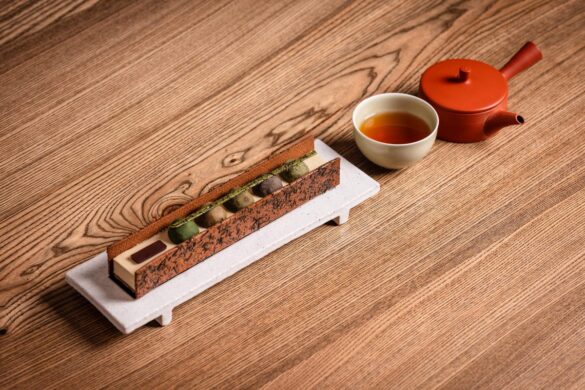Cinq bouchées posées sur la pâtisserie, cinq thés d&rsquo;exception, et dans chacune un cœur que vous ne découvrirez qu&rsquo;en la croquant