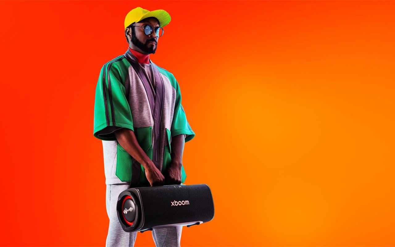 will.i.am tenant la LG xboom Blast comme un sac de voyage