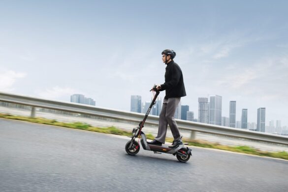 Descendre de sa trottinette pour finir la côte à pied : la NAVEE NT5 Max promet que cette scène appartiendra au passé