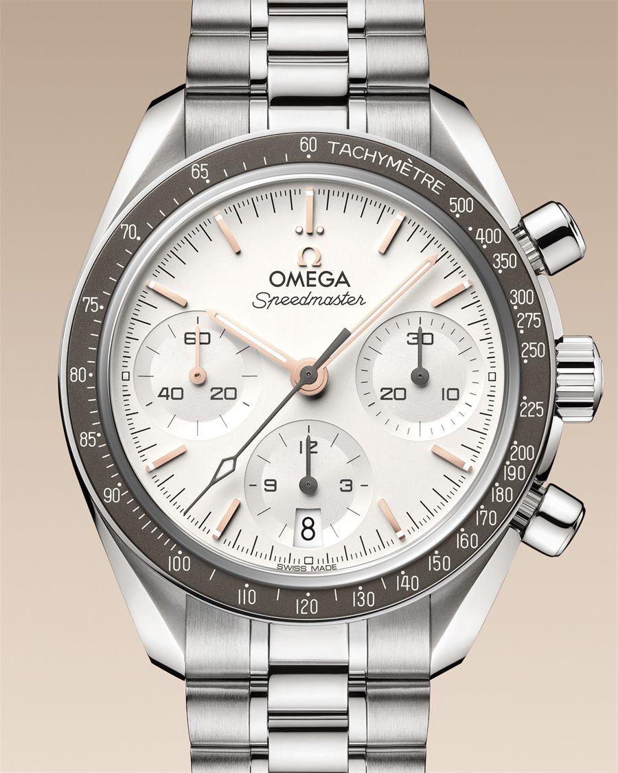 Speedmaster 38 a cadran opalin argente et lunette en aluminium gris chaud