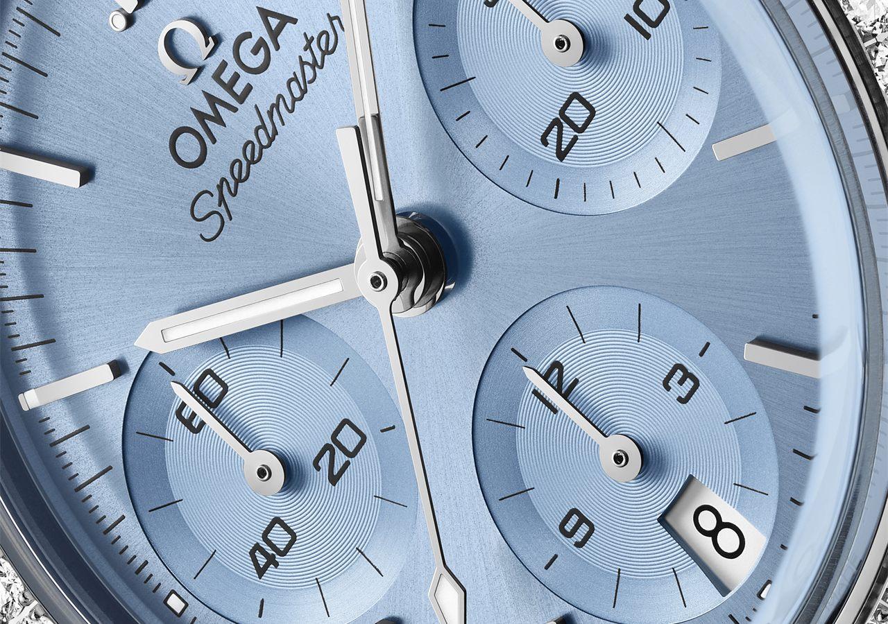 Cadran bleu glacier de l'OMEGA Speedmaster 38, compteurs ronds et lunette sertie de diamants