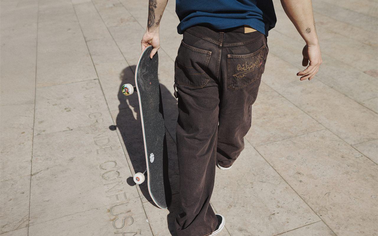 Le Young Guns Denim de Quiksilver, logo brodé au dos