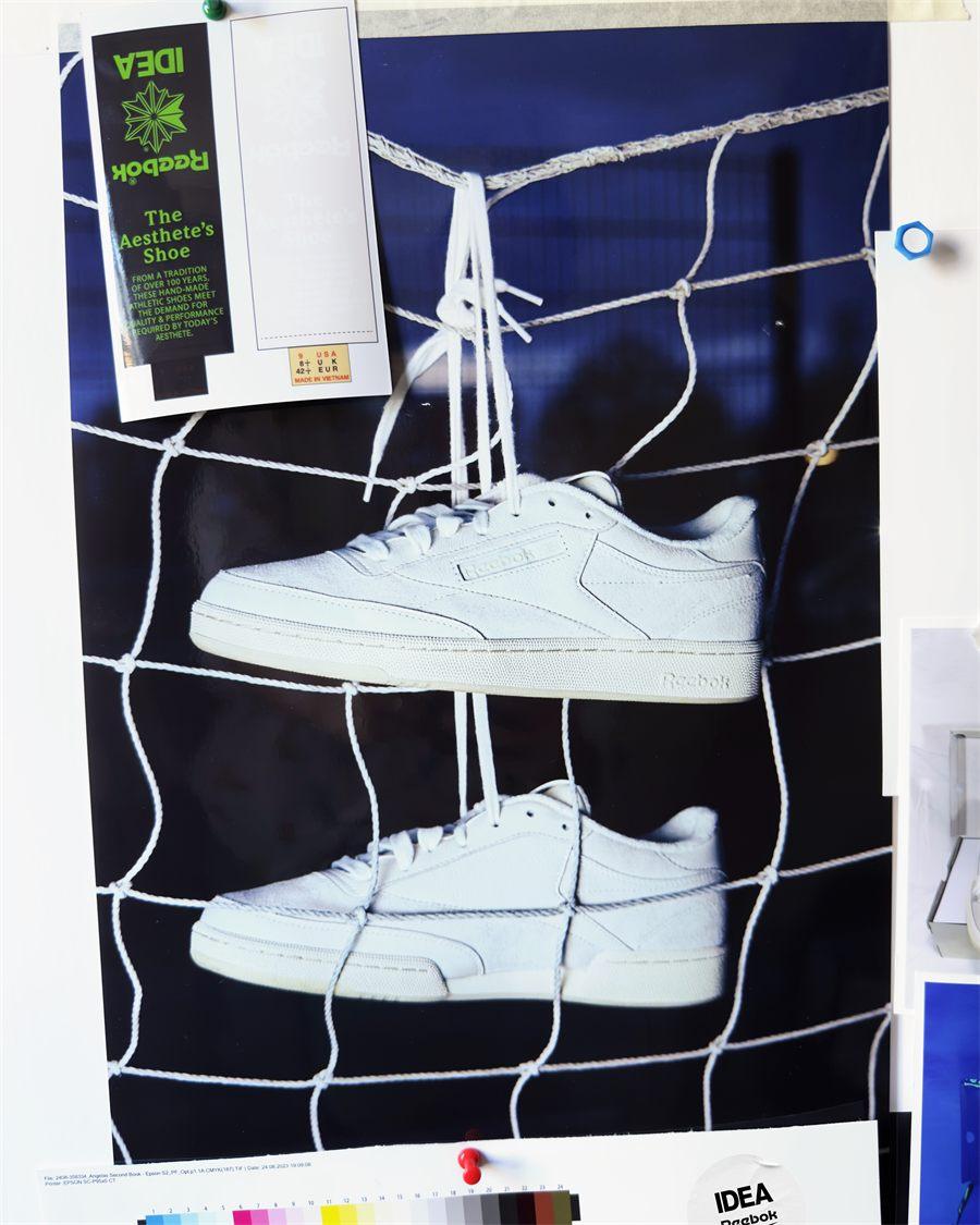Affiche Reebok d'archive reprise par IDEA, etoile verte et gamme de controle d'imprimeur