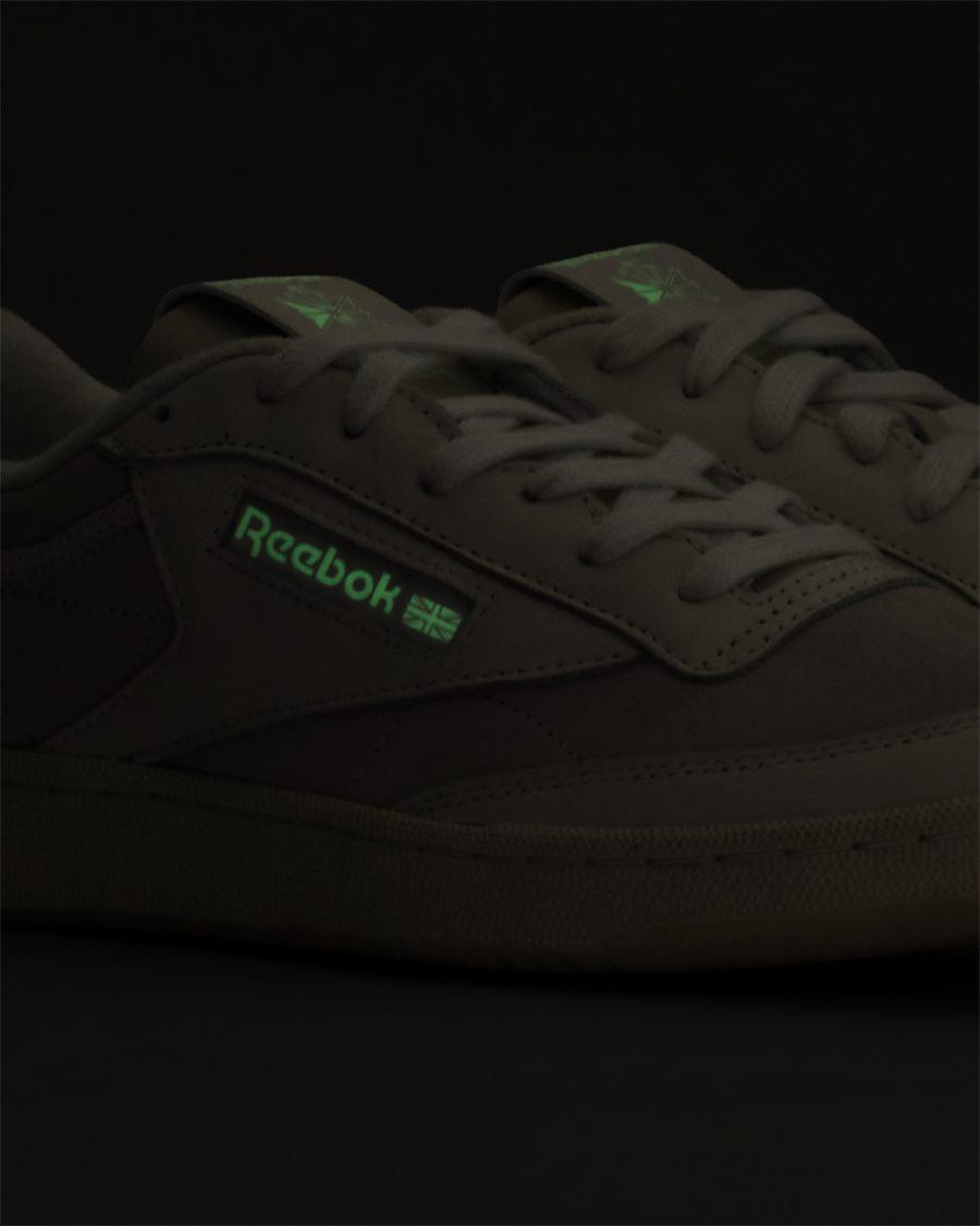 Badge Reebok du flanc phosphorescent, vert vif dans l'obscurite, Union Jack compris
