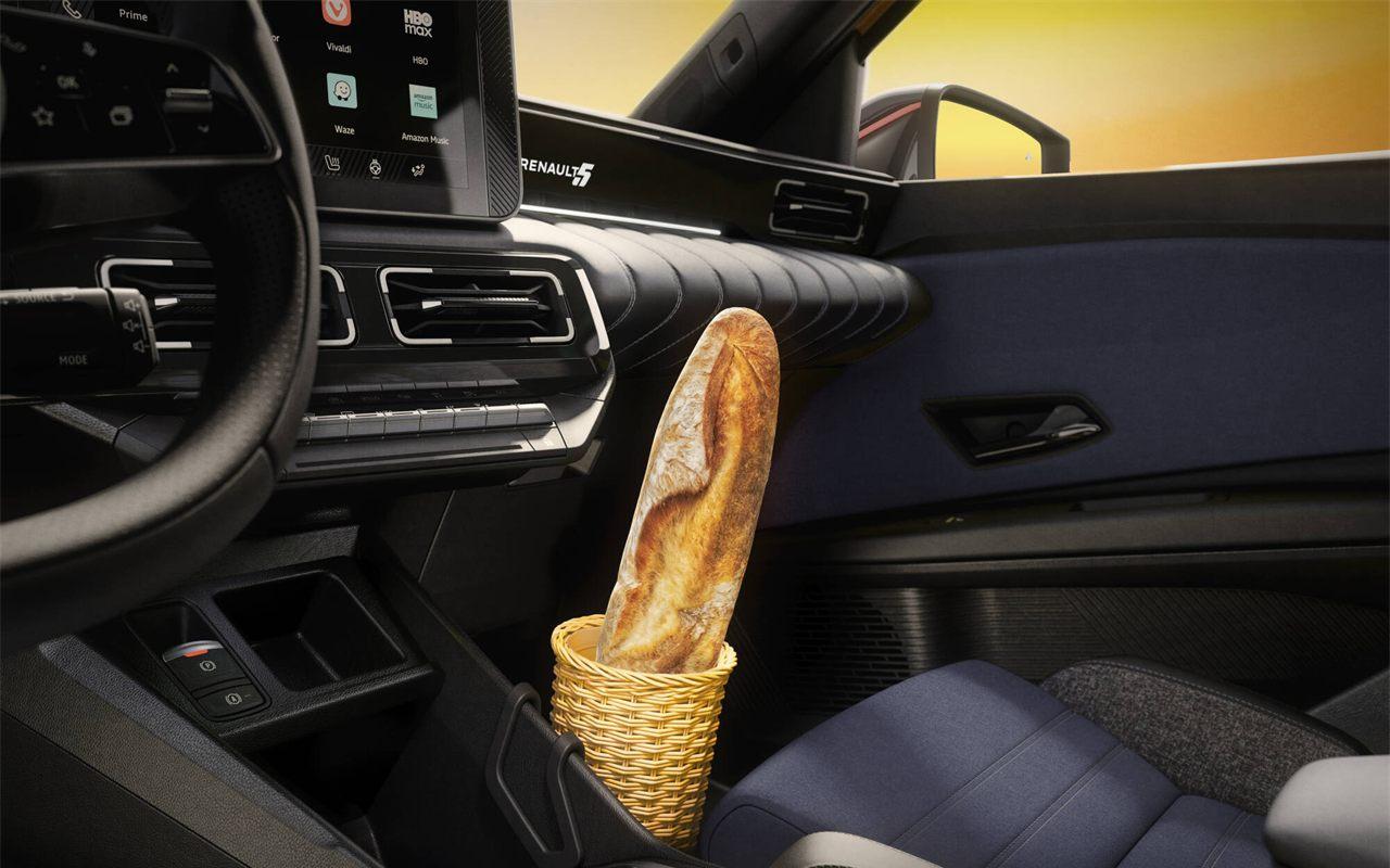 Console centrale de la Renault 5 E-Tech electric, porte-baguette en osier et ecran OpenR Link