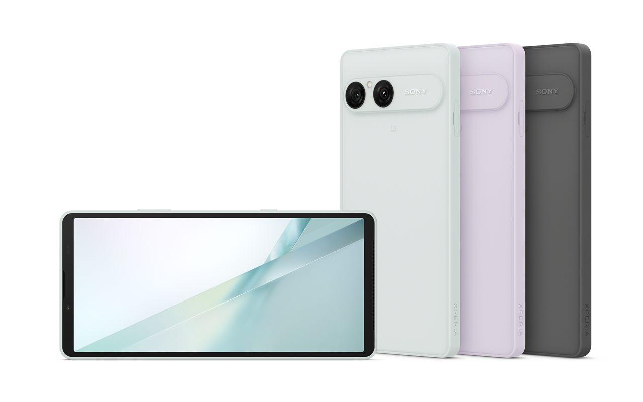 Ecran du Sony Xperia 10 VIII allume devant les trois coloris de la gamme