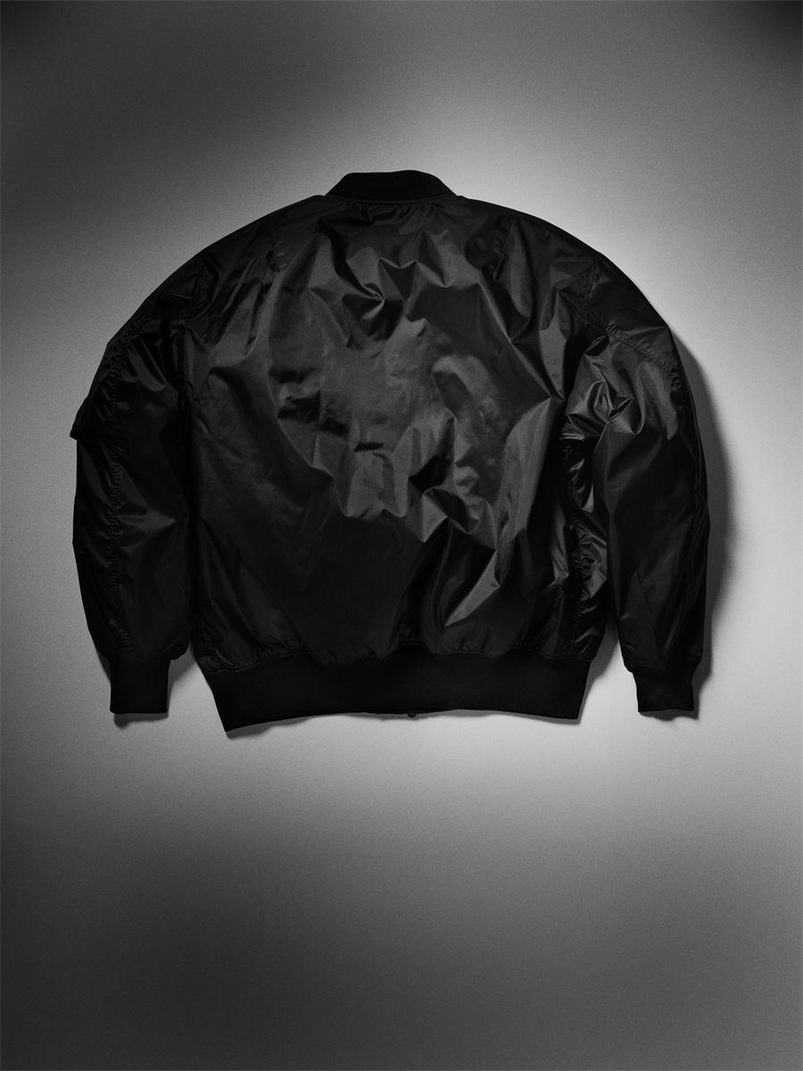 Dos du bomber MA-1 noir de la collaboration The North Face x Junya Watanabe