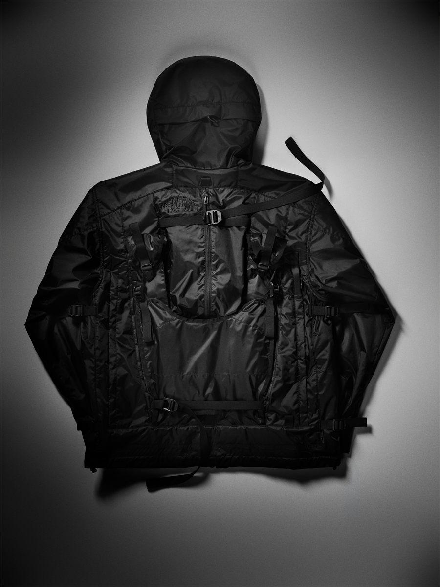 Dos de la Tech Vest Mountain Jacket, panneau plat et sangles de reglage