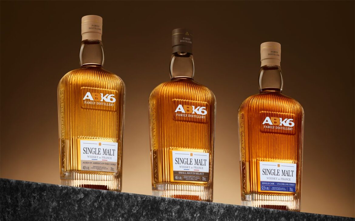 Et si votre prochain single malt venait d&rsquo;une maison de cognac ? En Charente, ABK6 en distille désormais trois, du plus doux au plus puissant.