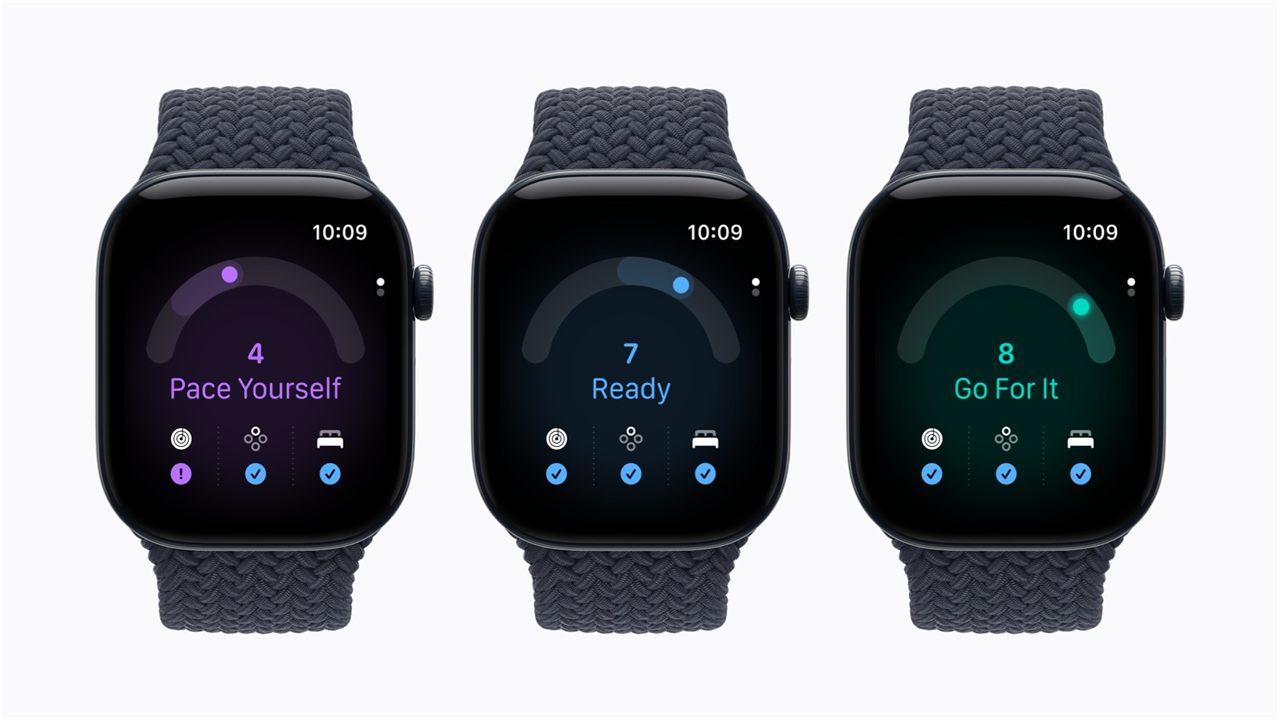 Trois Apple Watch Series 12 affichant les scores de Préparation 4, 7 et 8