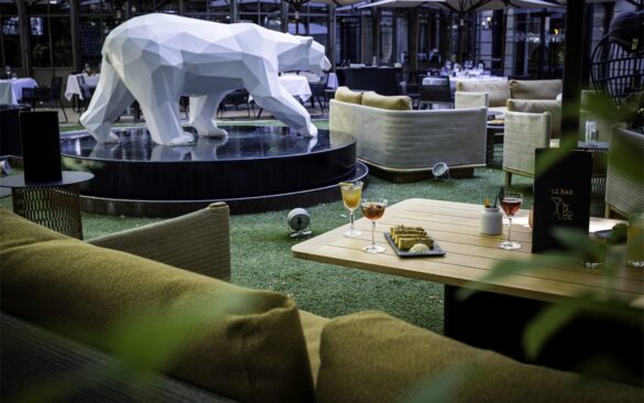 La moutarde de Dijon se boit maintenant en cocktail : le bar du Grand Hôtel La Cloche en sert dix-huit, du cassis à l&rsquo;anis.