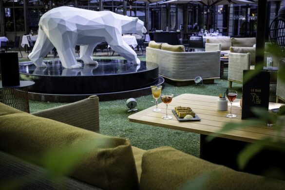 La moutarde de Dijon se boit maintenant en cocktail : le bar du Grand Hôtel La Cloche en sert dix-huit, du cassis à l&rsquo;anis.