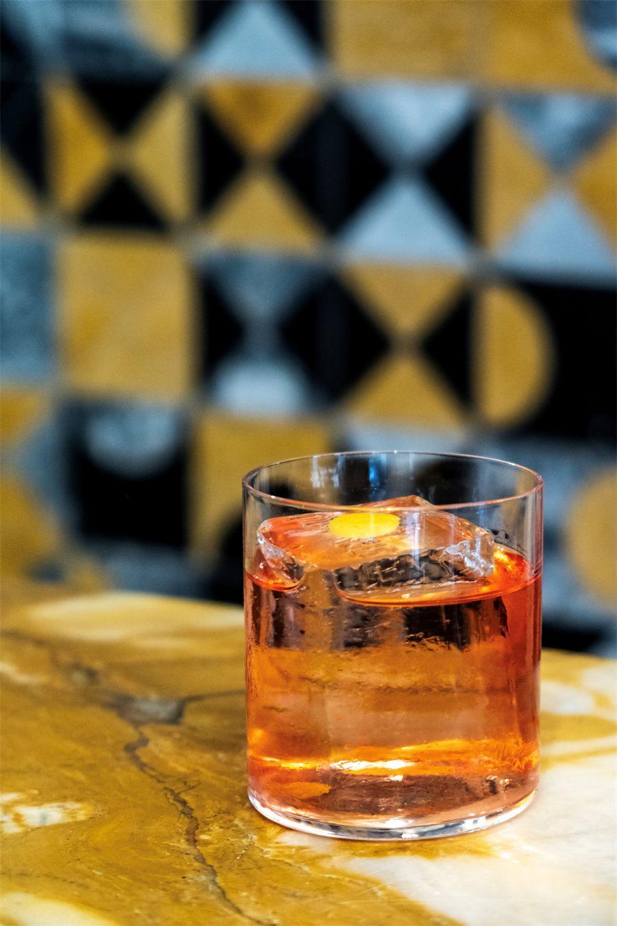 Le Cardinale servi au Bar Stravinskij de l'Hotel de Russie, à Rome
