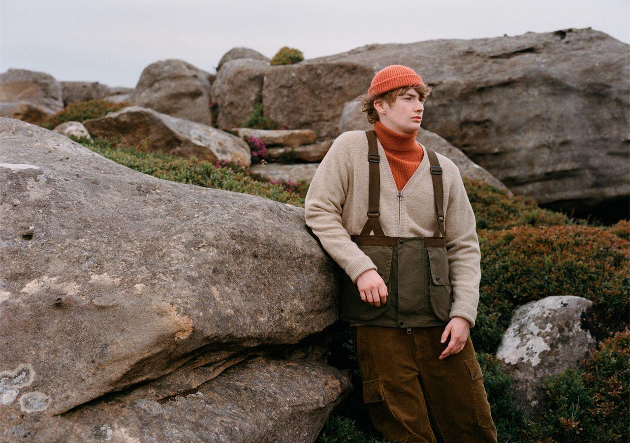 Gilet à bretelles de la Casual Jacket 3-en-1 porté seul sur un cardigan