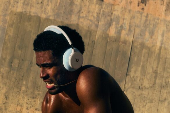 Votre casque audio n&rsquo;a pas changé d&rsquo;allure depuis son premier jour. Le Beats 360 s&rsquo;accorde à votre tenue, du bleu nuit au rose.