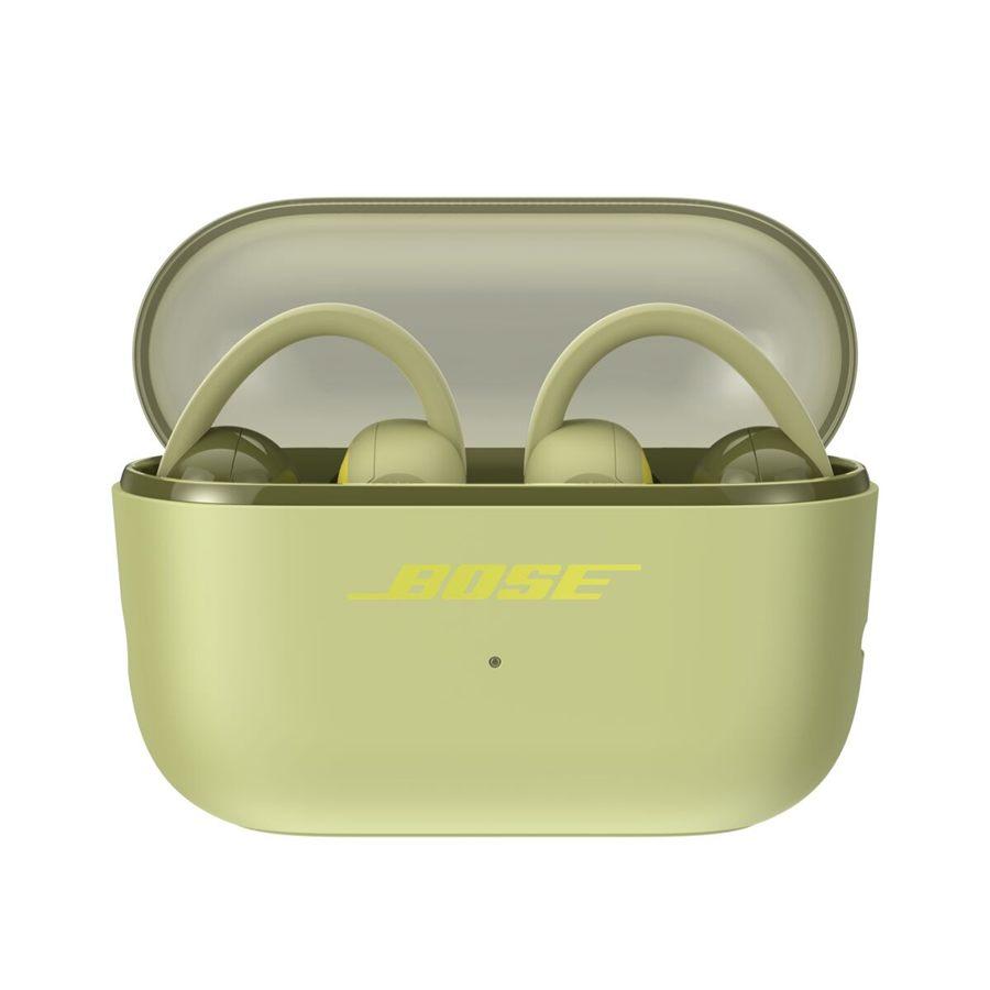 étui de chargement des Bose Sport Open Earbuds ouvert, coloris vert eucalyptus