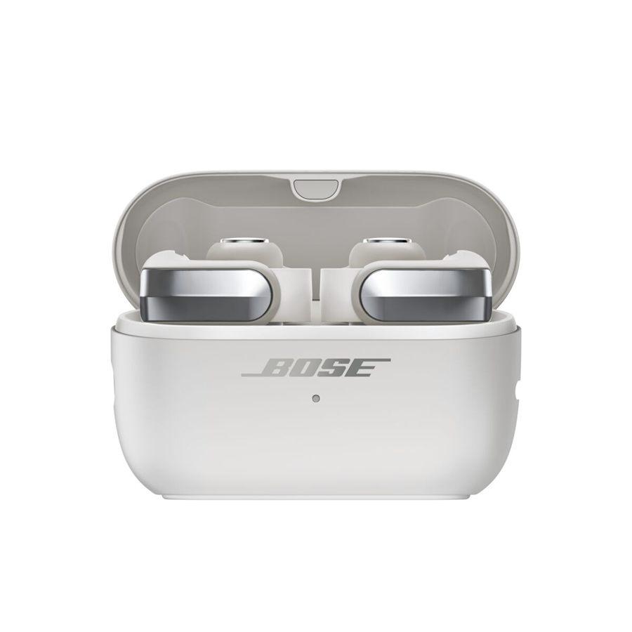 étui de chargement des Bose Ultra Open Earbuds ouvert, coloris blanc nuage