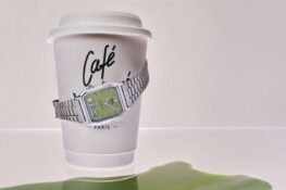 Vous connaissez le vert d’un matcha : c’est maintenant la couleur du cadran de cette tocante vintage Casio X Café Kitsuné