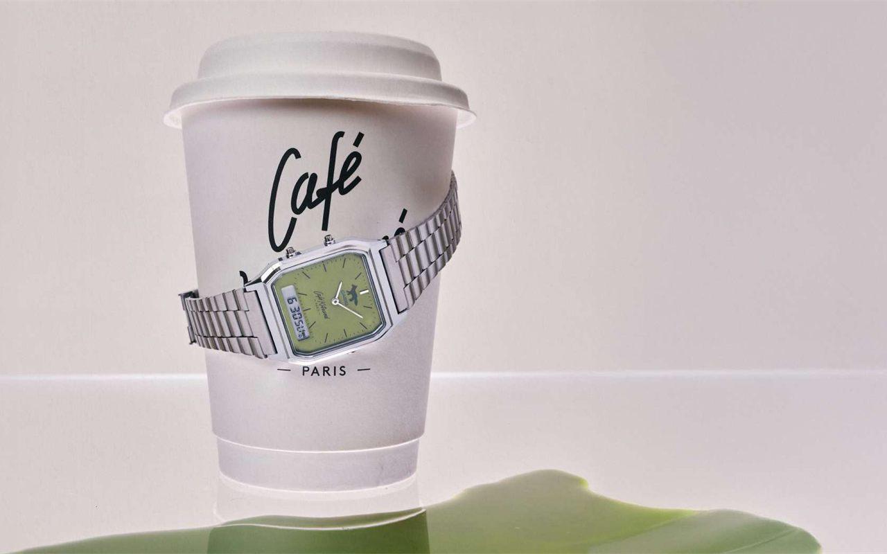 Vous connaissez le vert d’un matcha : c’est maintenant la couleur du cadran de cette tocante vintage Casio X Café Kitsuné