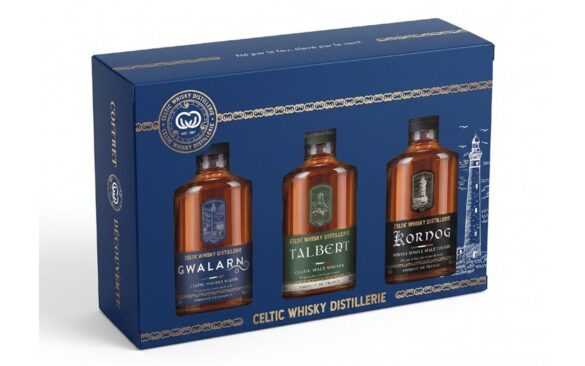 Trois expressions du whisky breton, du blend au malt d’assemblage et bien sûr le tourbé aux senteurs iodées dans le nouveau coffret Celtic Whisky Distillerie