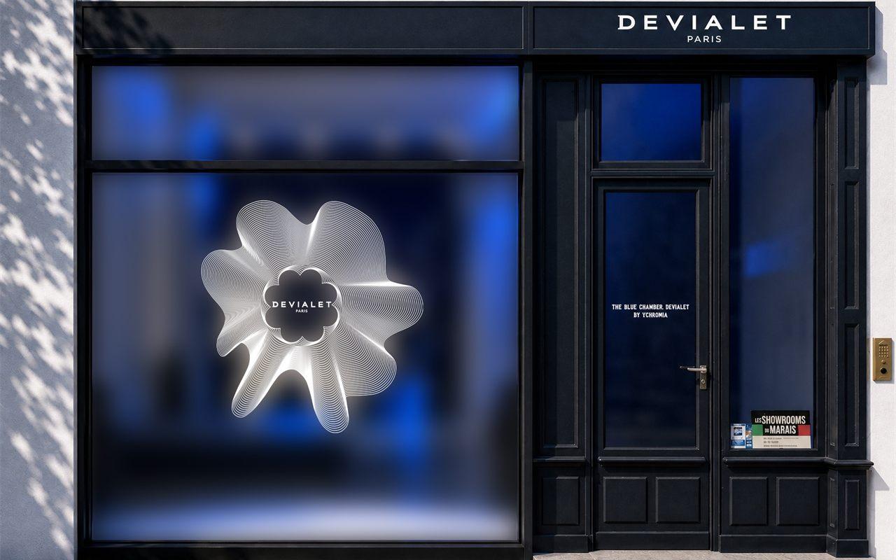 Façade noire et vitrine dépolie de La Chambre Bleue, rue Charlot à Paris