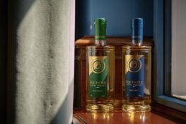 Les Charentes ne nous ont pas seulement donné le Cognac et le Pineau : leurs fûts font maintenant vieillir Équinoxe, un whisky français qui promet d&rsquo;en porter le goût.