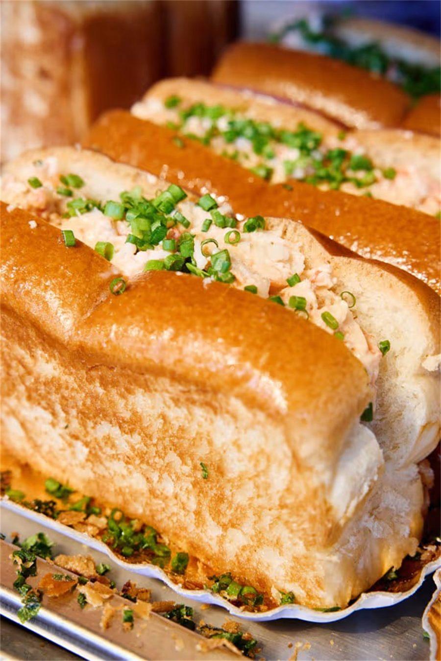 Sandwich de street food servi à la Cocktail Street