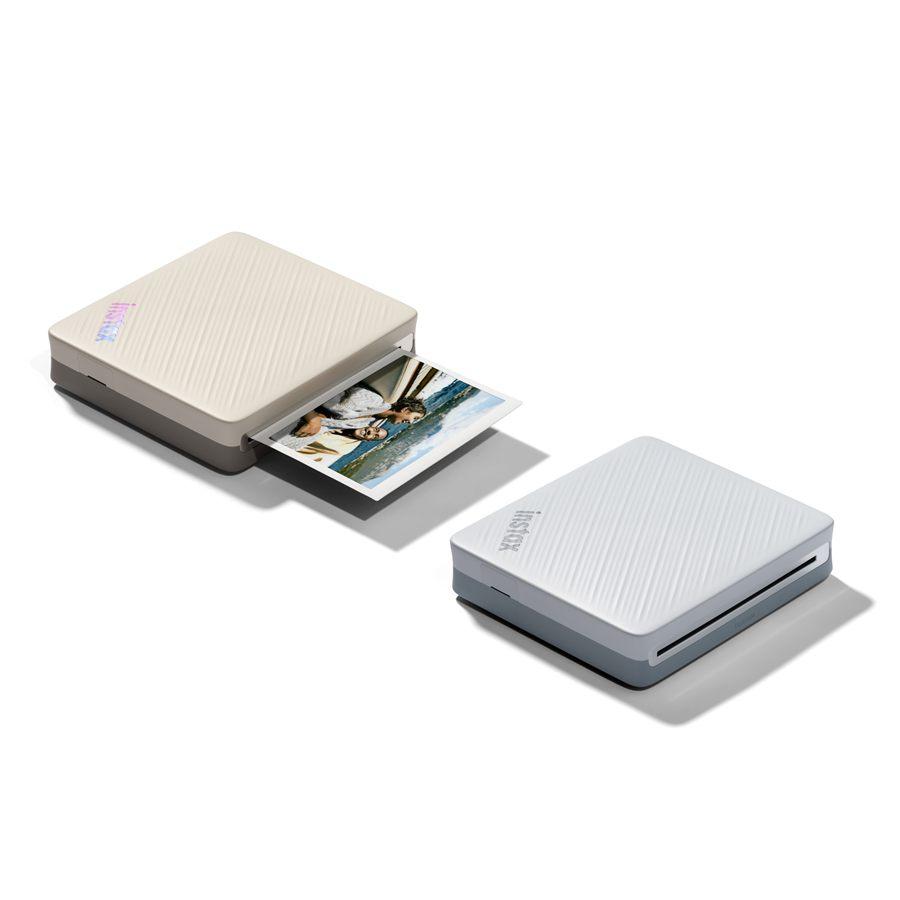 L'instax Link WIDE 2 dans ses deux coloris, Duo Beige et Duo Bleu