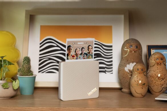 Vos photos de l&rsquo;été s&rsquo;entassent par centaines sur votre téléphone : l&rsquo;instax Link WIDE 2 promet d&rsquo;en réunir plusieurs sur un seul tirage que vous pourrez enfin tenir et offrir.