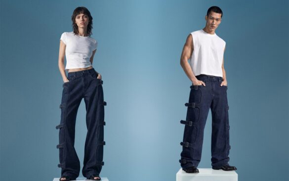 Les sangles à boucles des bottes à harnais, vous les connaissez : Tommy Bogo en a aligné 10 de la hanche à l&rsquo;ourlet sur la toile d&rsquo;un denim G-STAR